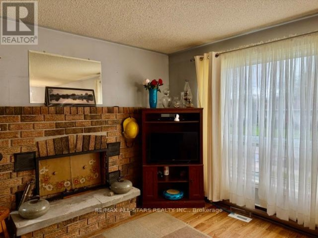 16 DUNN STREET, Kawartha Lakes (Bobcaygeon)