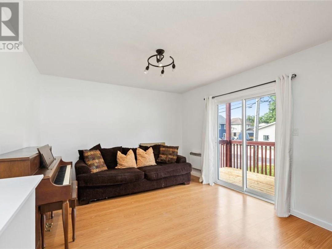 5 Hillcrest Avenue, 