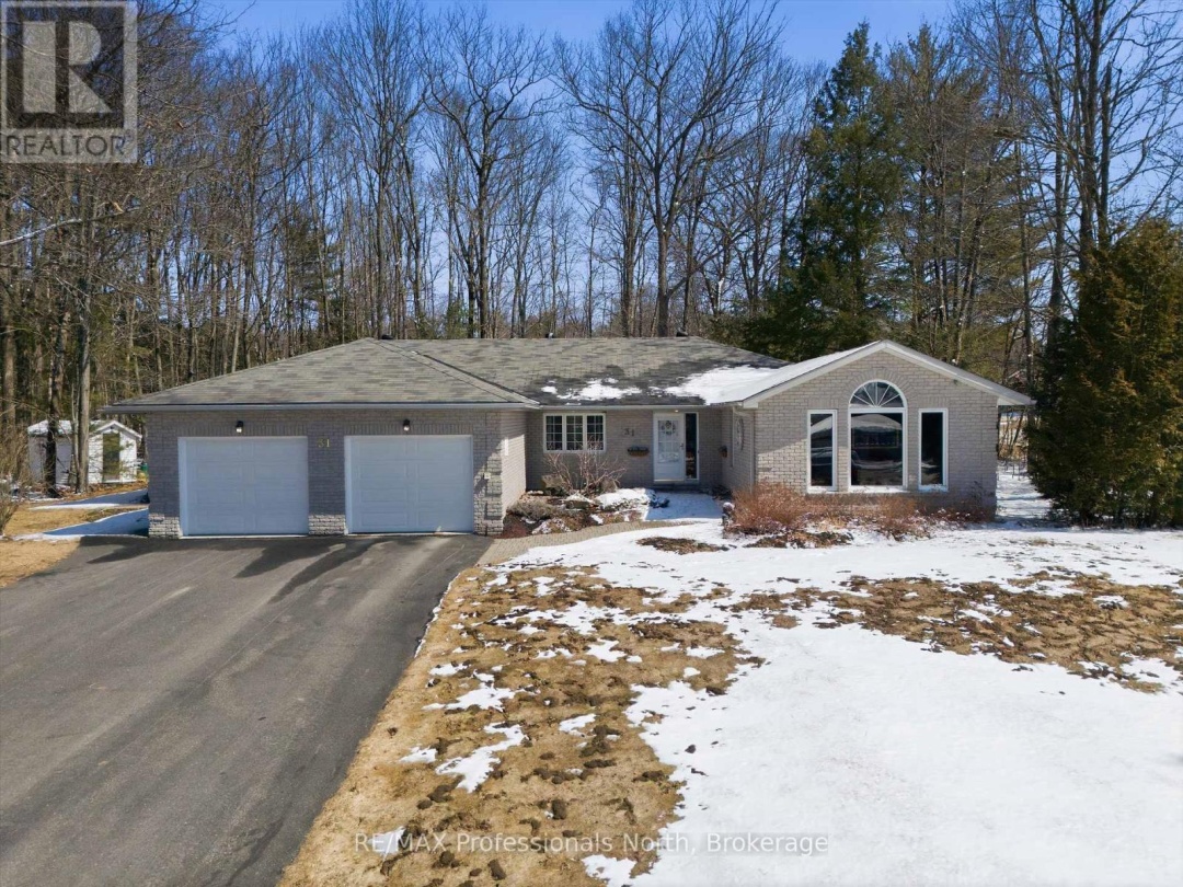 31 THE GRANITE BLUFF, Bracebridge (Macaulay)