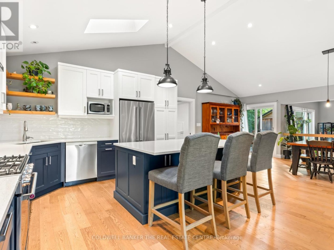 2656 WESTSHORE CRESCENT, 