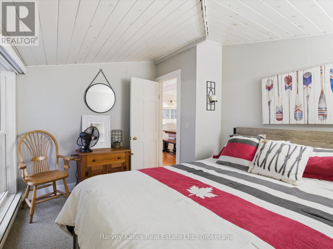 1020 ENNIS BAY ROAD S, 