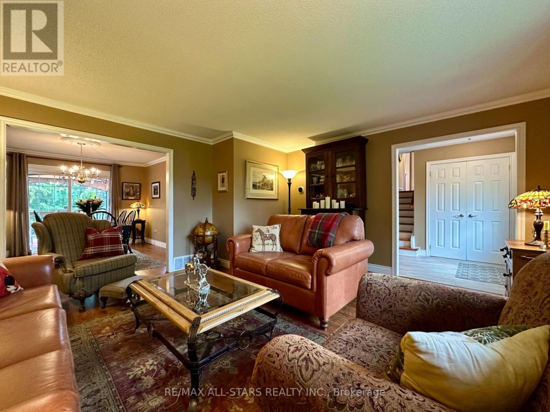 243 WEST STREET, Kawartha Lakes (Bobcaygeon)