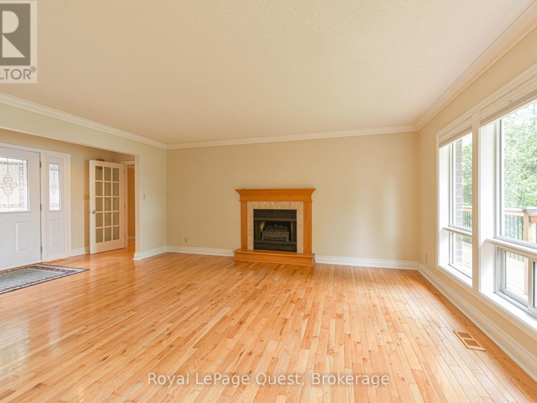 27 HEYDEN AVENUE, Lake Simcoe