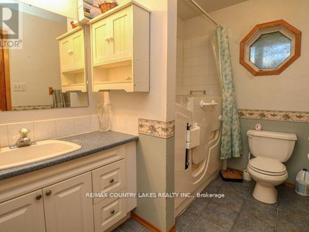 586 ROHALLION ROAD, Canal Lake