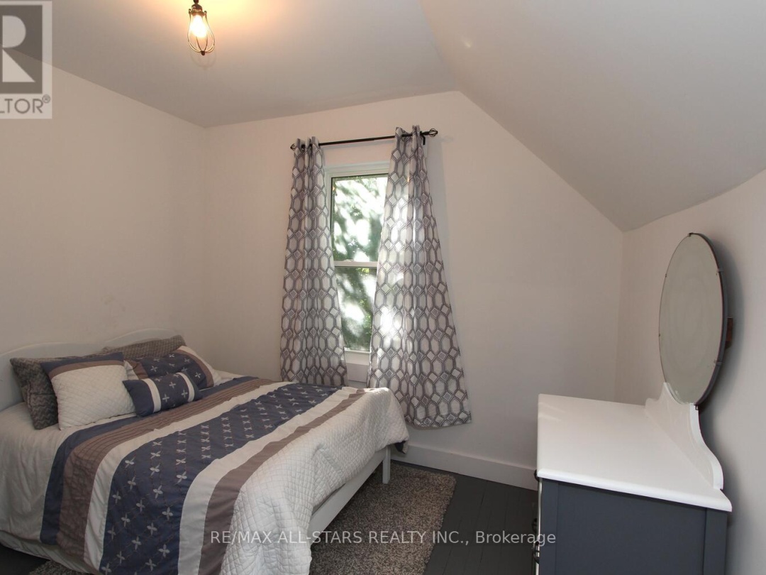 21 FRANCIS STREET E, 