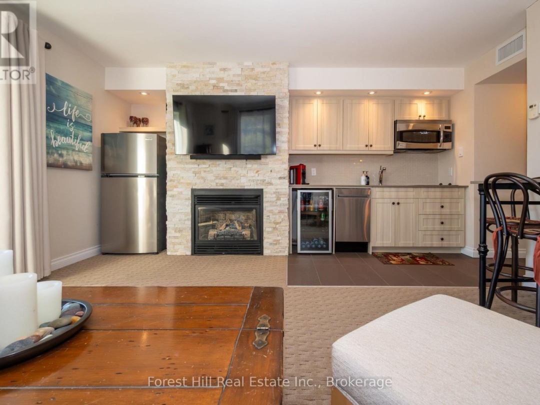 303 - 1235 DEERHURST DRIVE, Peninsula Lake