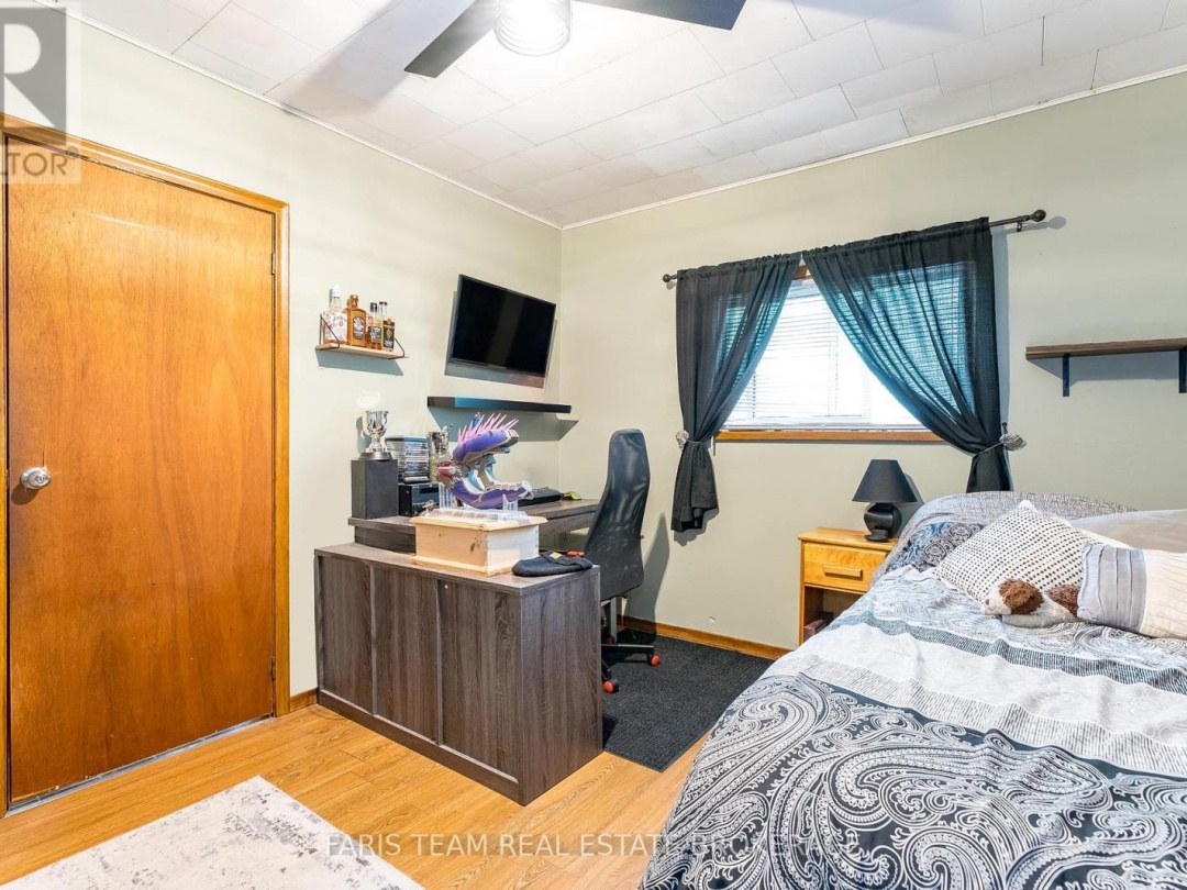 3425 CORONATION AVENUE, 