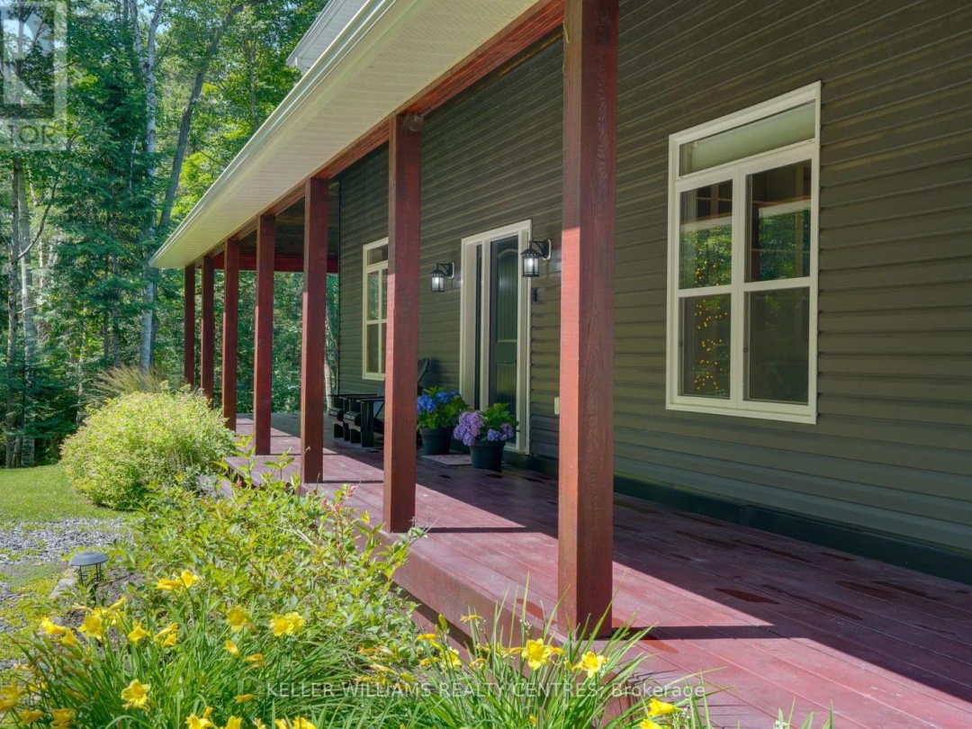 96 LINDGREN ROAD E, 