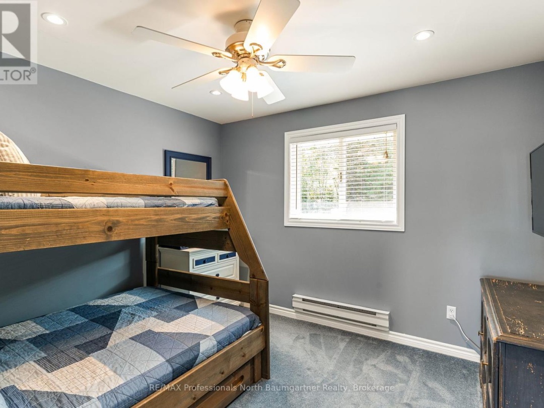 1086 CAMERON LANE, 