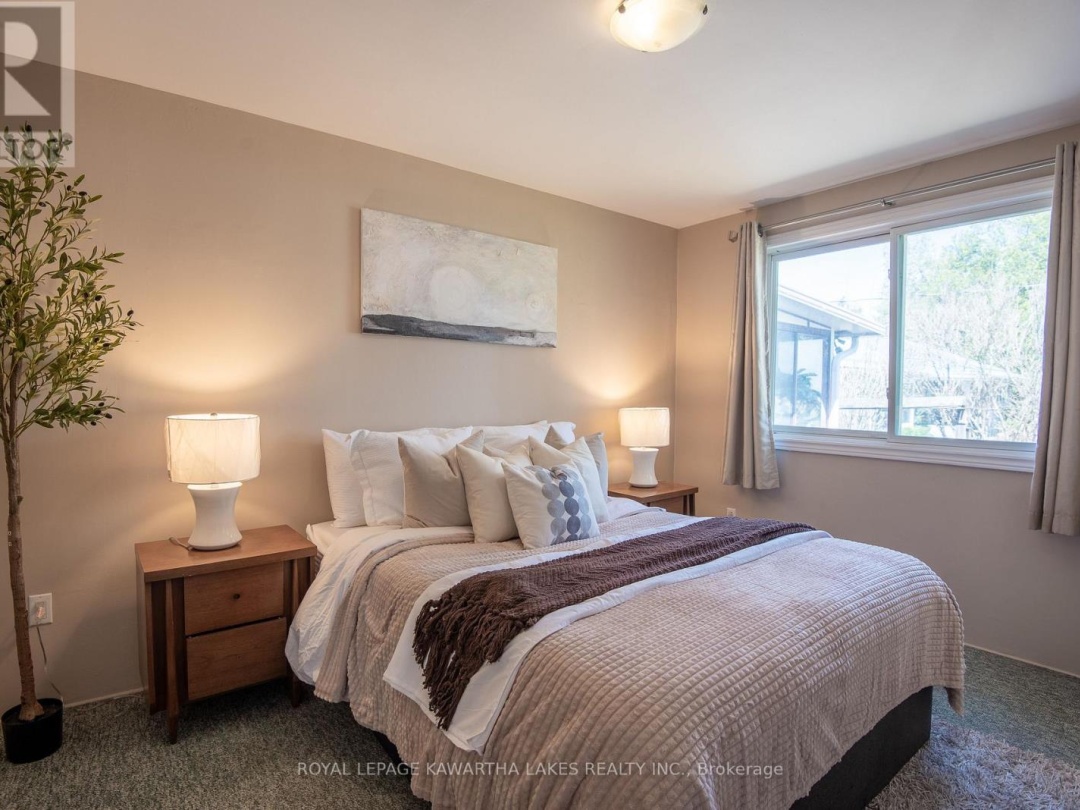 85 THOMAS DRIVE, Sturgeon Lake