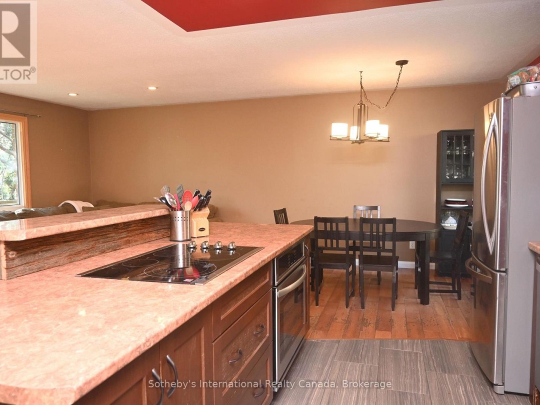 6 PLEASANTVIEW DRIVE, 