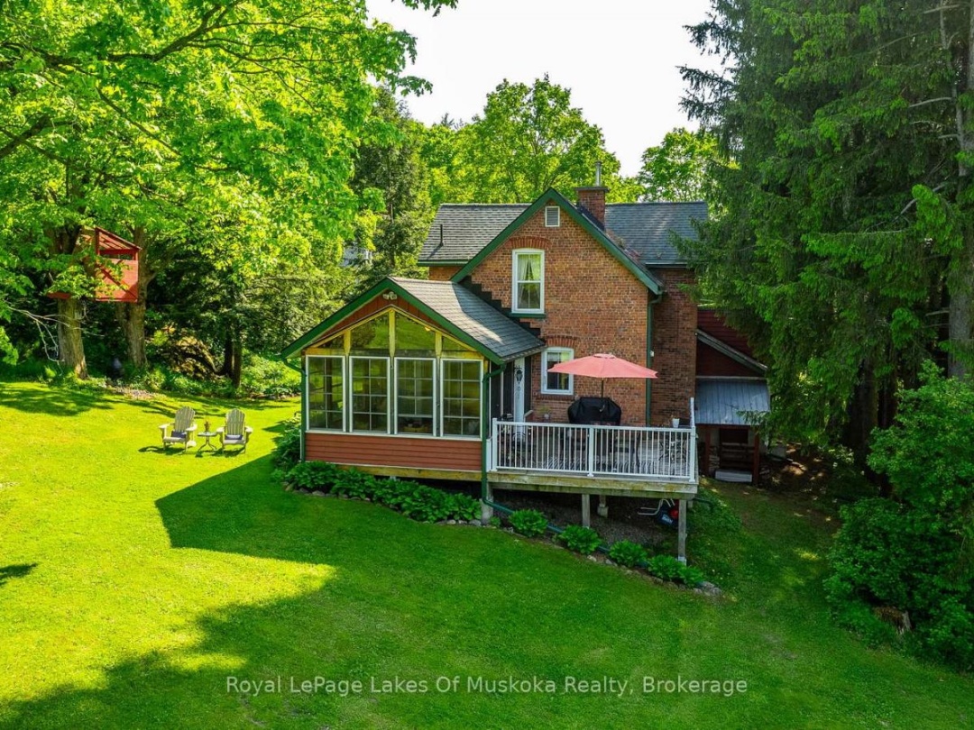 229 FRASERBURG ROAD, Bracebridge (Macaulay)