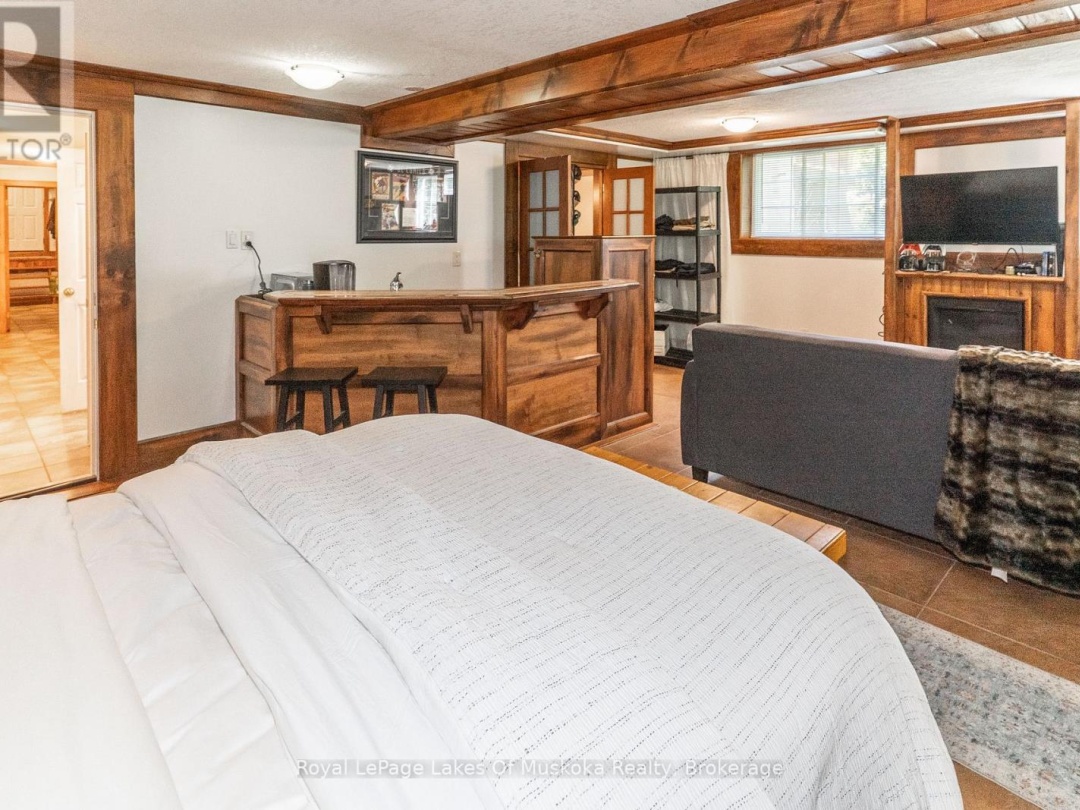 1080 WALKERS GLENN CRESCENT, Lake of Bays (Sinclair)