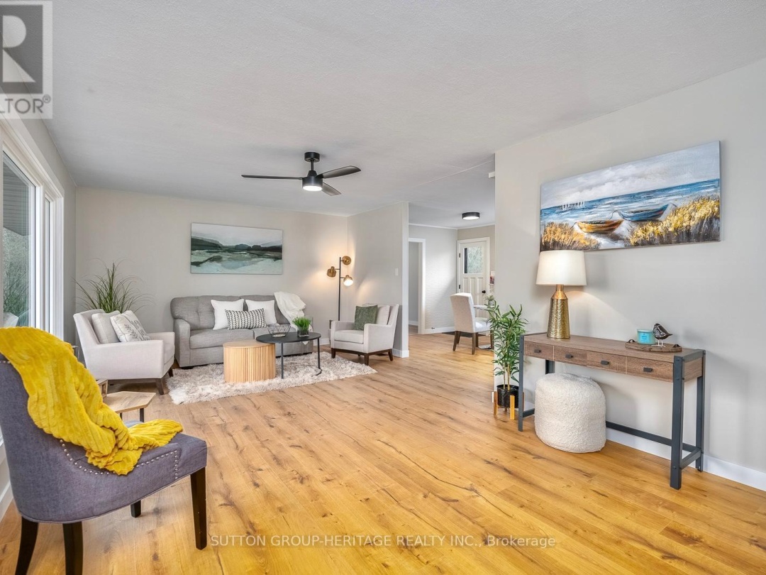 11 SWISS CRESCENT S, Pigeon Lake