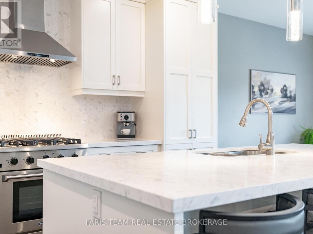 5 BREANNA BOULEVARD, 