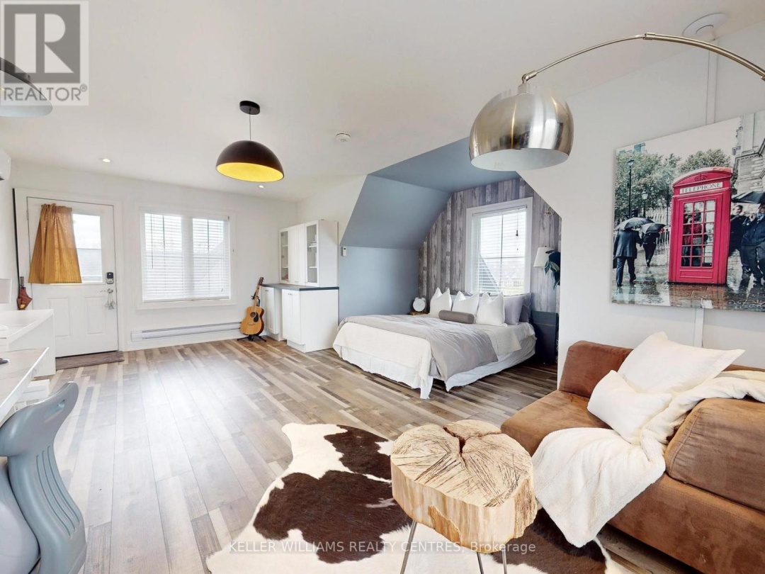 2 THOROUGHBRED DRIVE, 