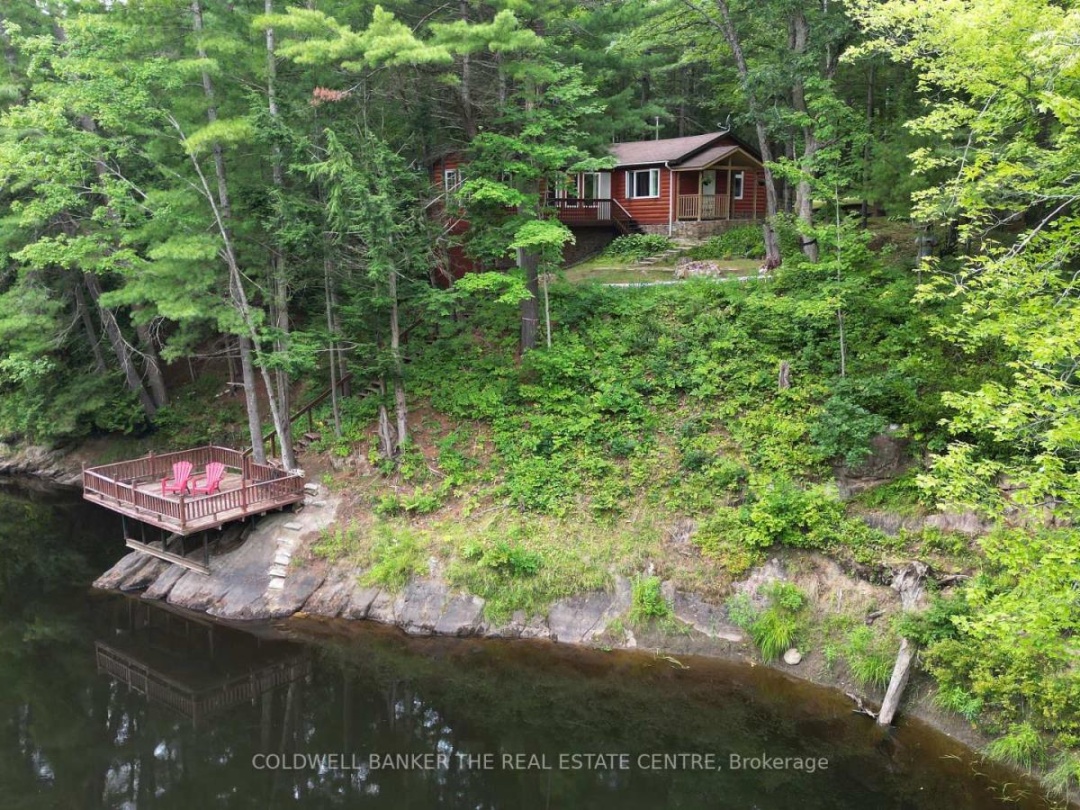 54 Black River Road, Black Lake