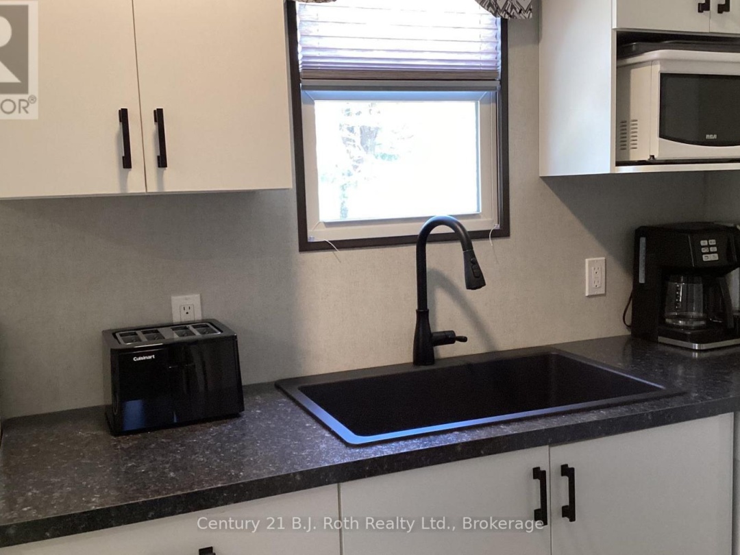 719 POPLAR CRESCENT, Bonnie Lake