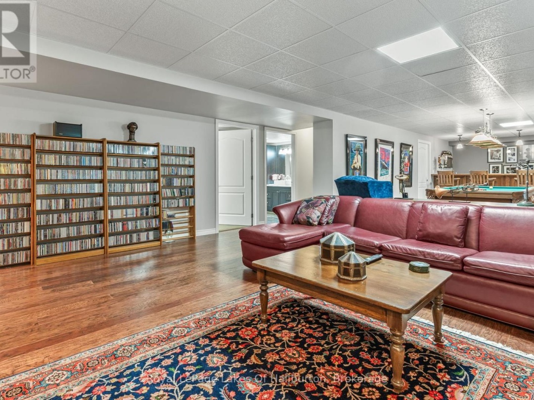 1030 SAWDUST ROAD N, 