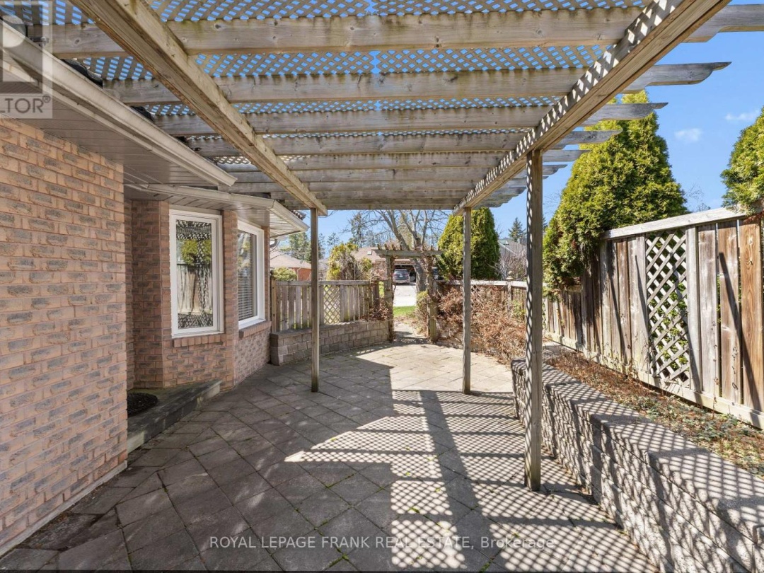 2 HILLVIEW DRIVE, Kawartha Lakes (Bobcaygeon)