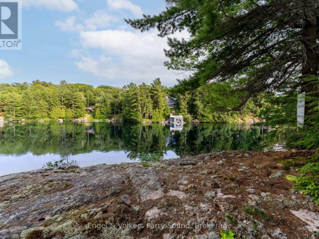 16 GILES ROAD, Otter Lake