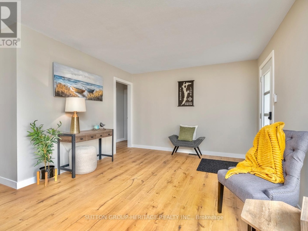 11 SWISS CRESCENT S, Pigeon Lake