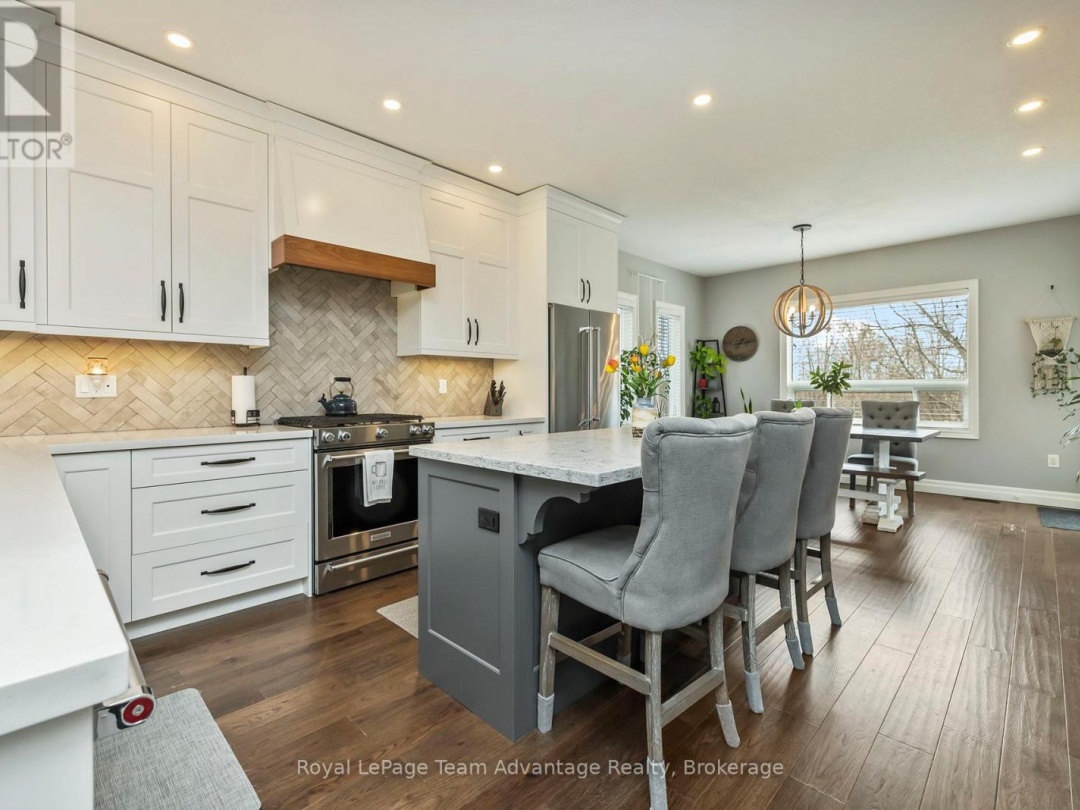 8 AVERY COURT, Parry Sound