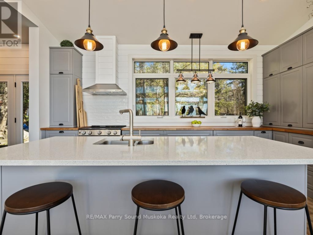 1201 GEEWADIN ROAD, Georgian Bay