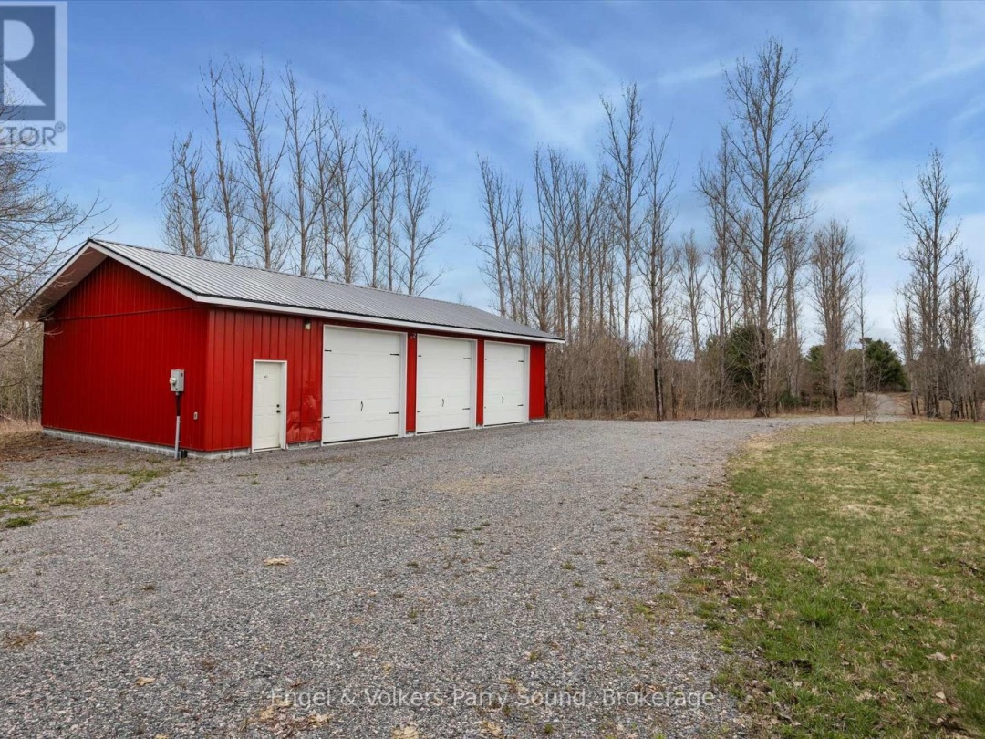 185 LOCH ERNE ROAD, Vowel Lake