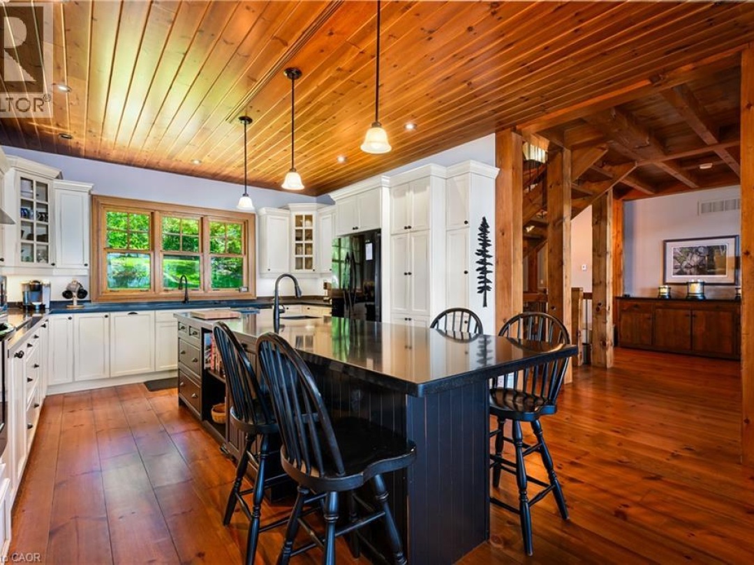 990 HASKETT'S Drive, Six Mile Lake