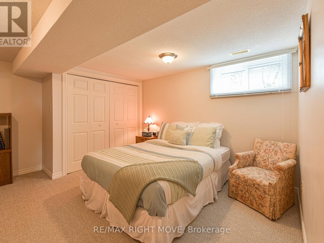 905 WOODLAND DRIVE, 