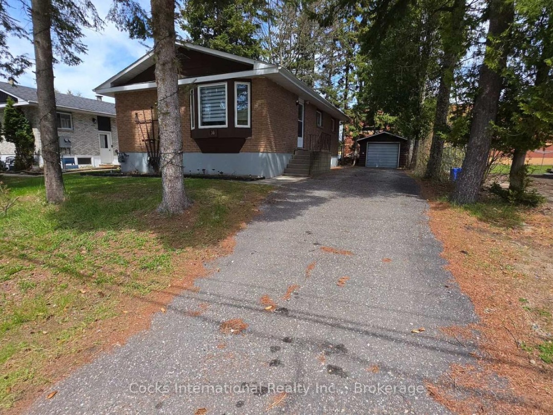 36 SUSAN STREET W, Huntsville (Chaffey)