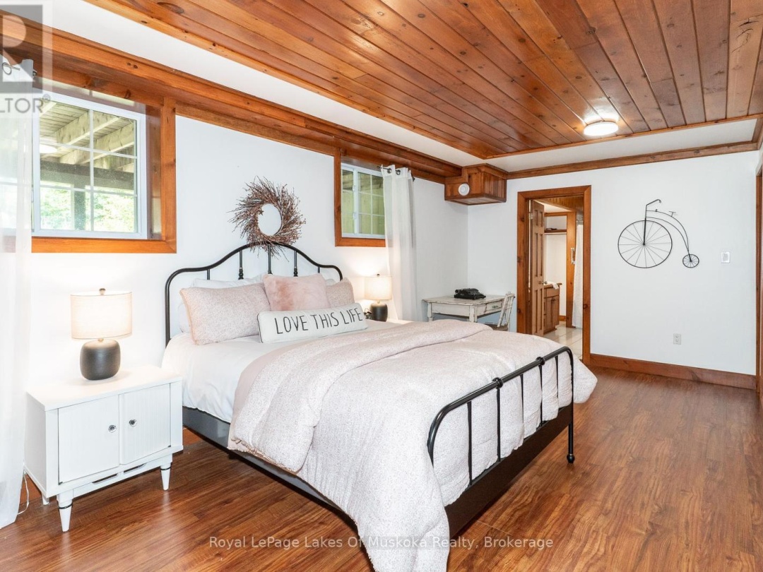 1080 WALKERS GLENN CRESCENT, Lake of Bays (Sinclair)