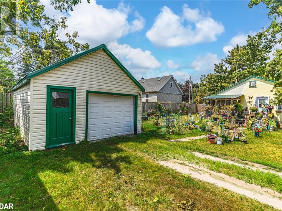 385 MARY Street, 