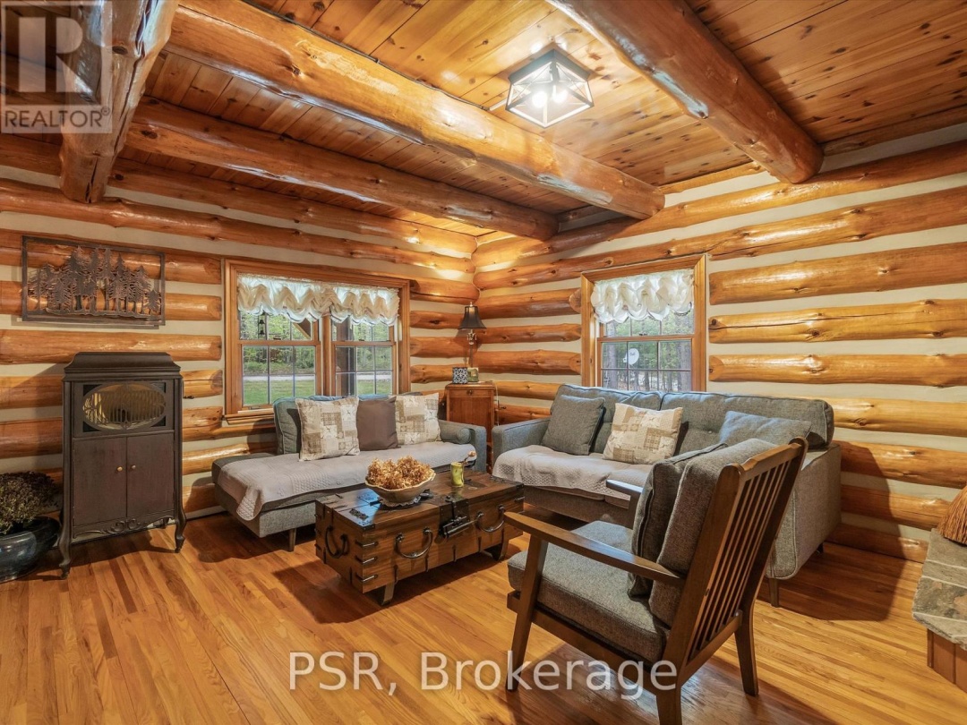 1040 AMELIA CRESCENT, 
