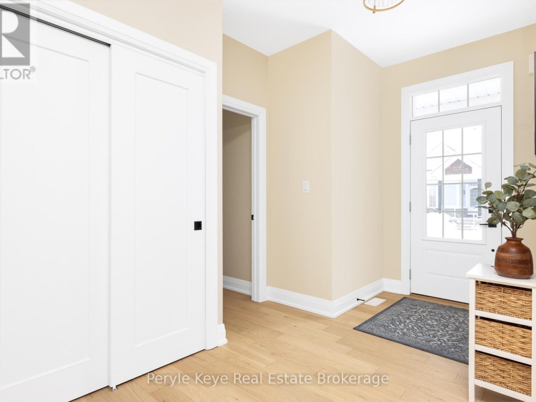 2 LEEDS COURT, Muskoka River