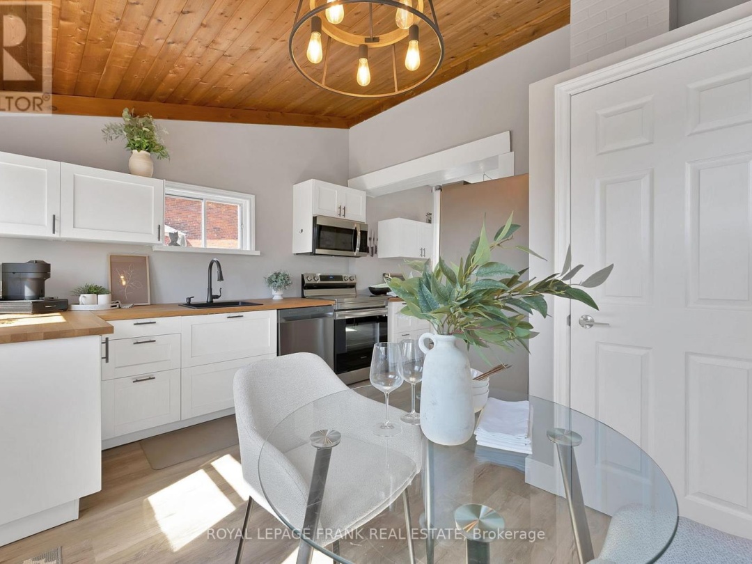 916 HIGHWAY 7, Kawartha Lakes (Oakwood)