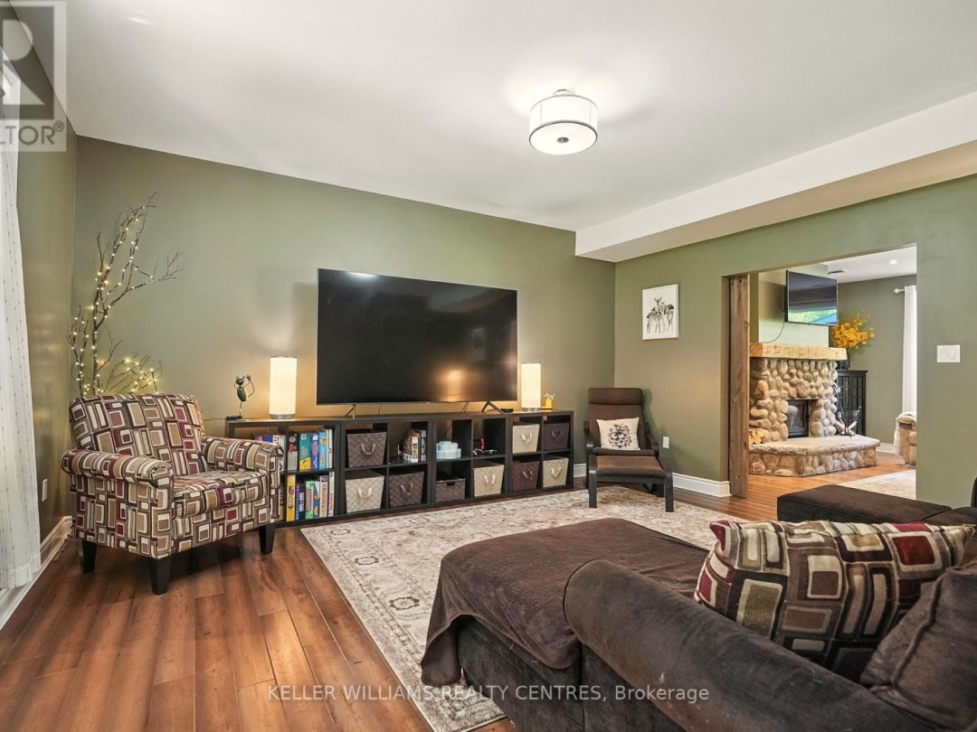 96 LINDGREN ROAD E, 