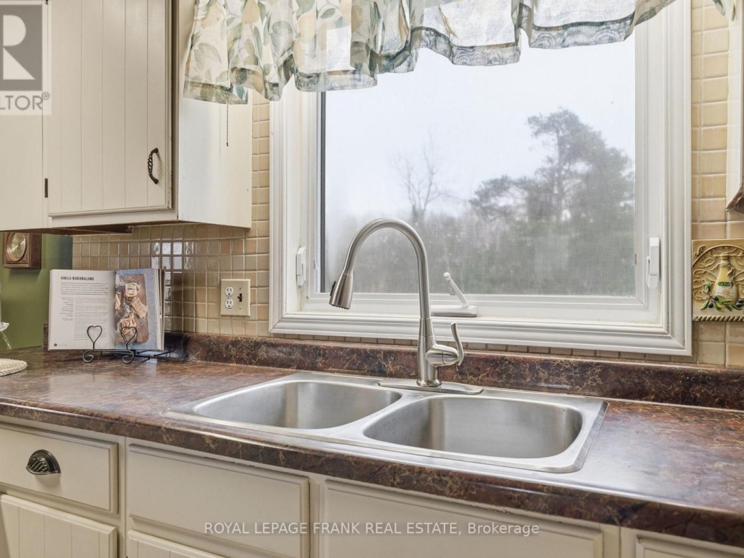 879 LINDEN VALLEY ROAD, Kawartha Lakes (Mariposa)