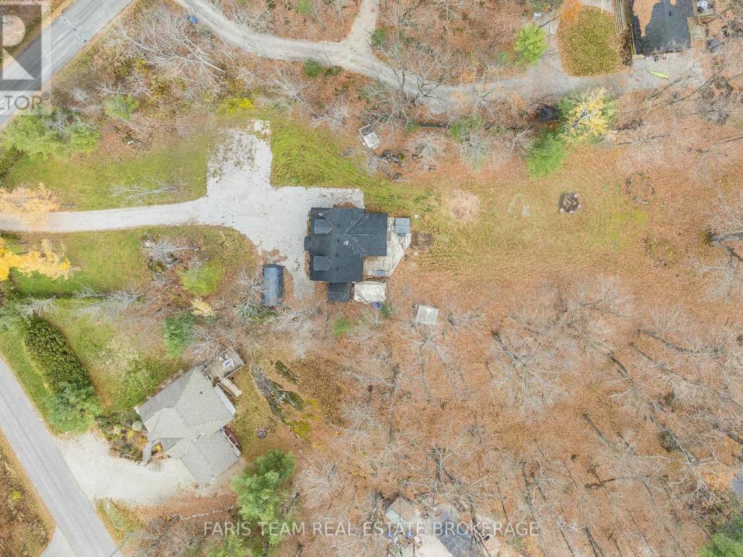 7516 ISLAND CRESCENT, Black River