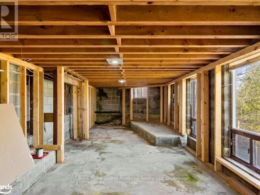 68 PINEWOOD ROAD, Long Lake