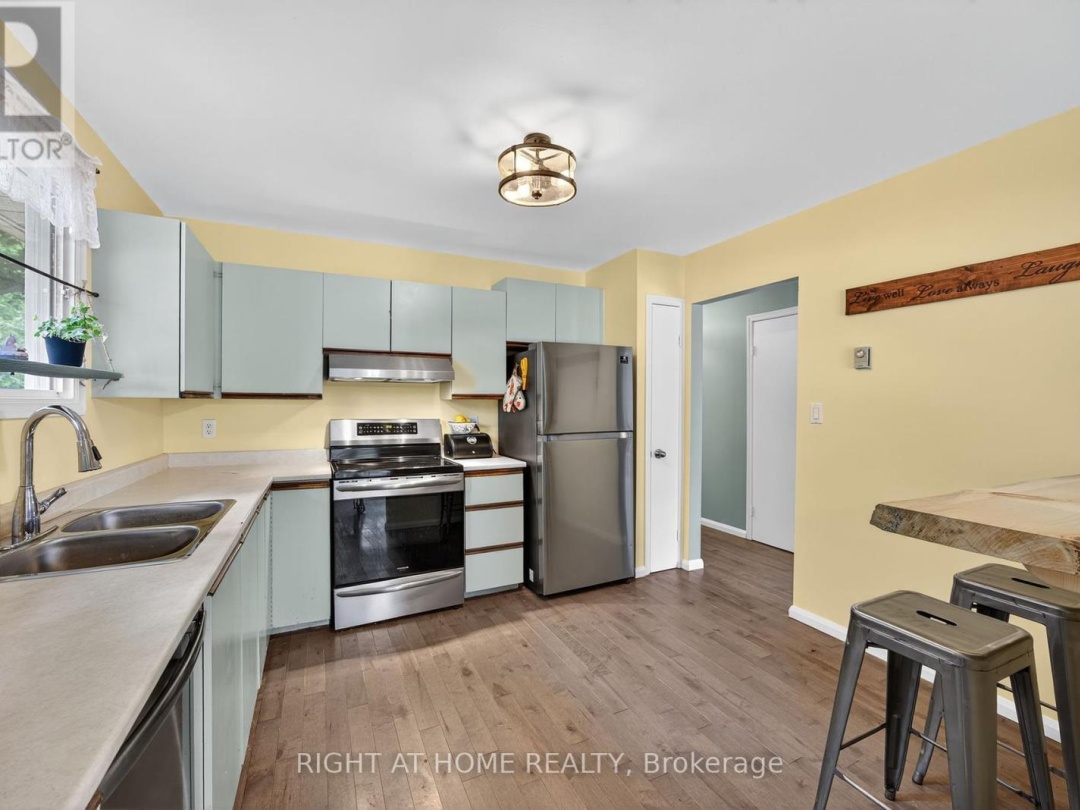 112 BORLAND STREET E, 
