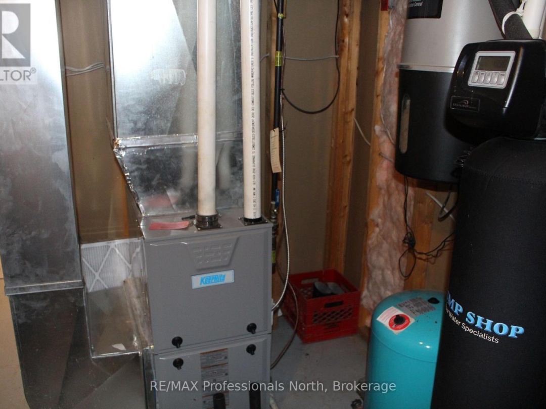 1121 OLD DONALD ROAD N, 