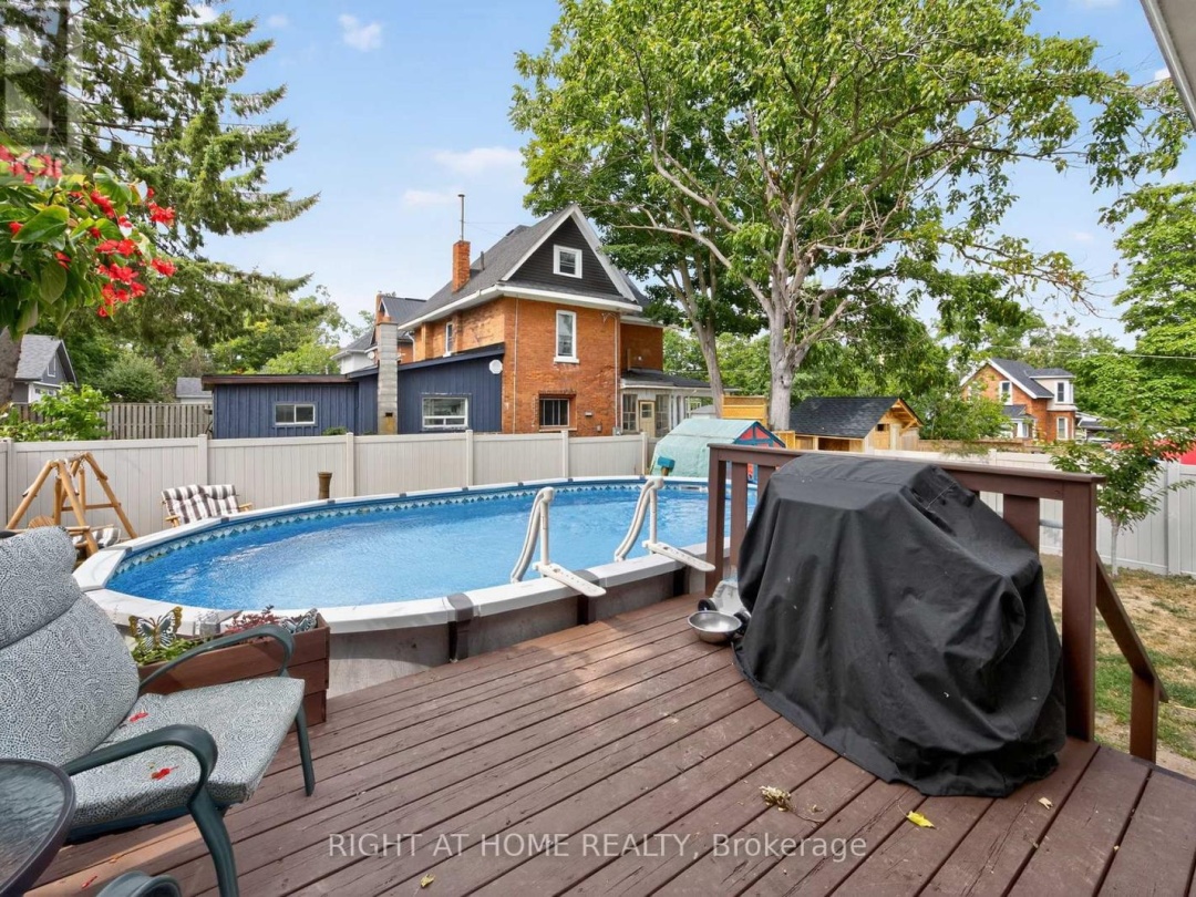 112 BORLAND STREET E, 