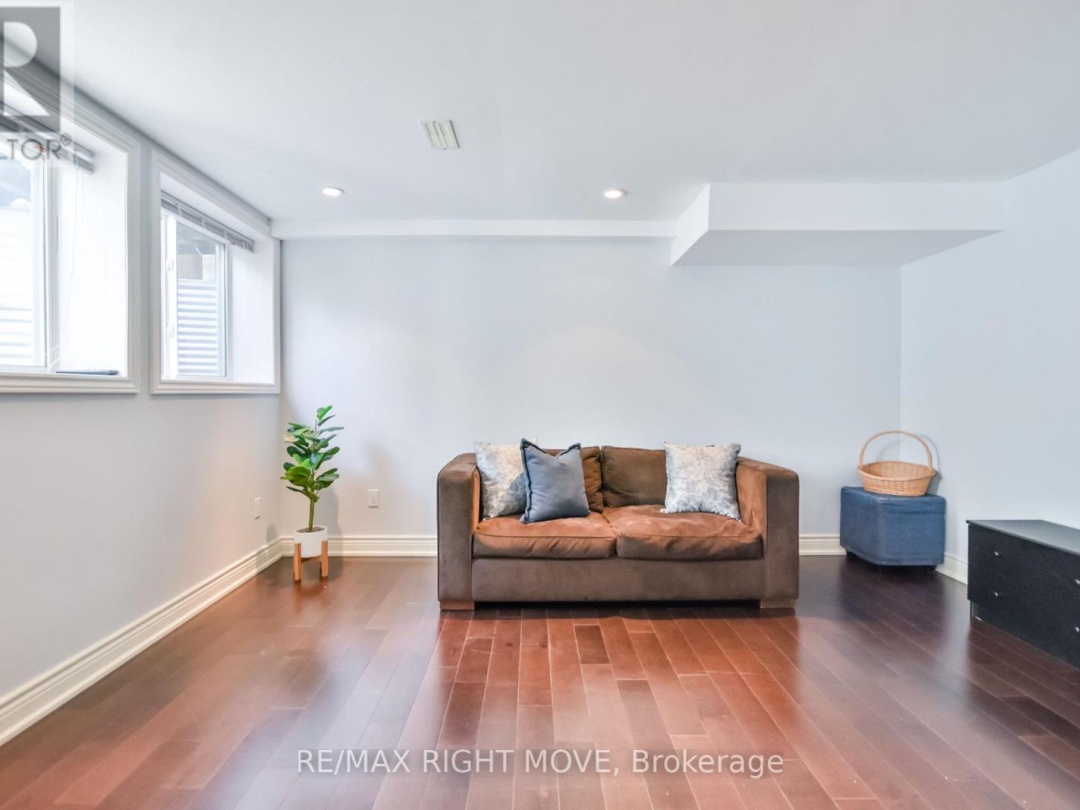 28 - 10 INVERMARA COURT, Lake Simcoe