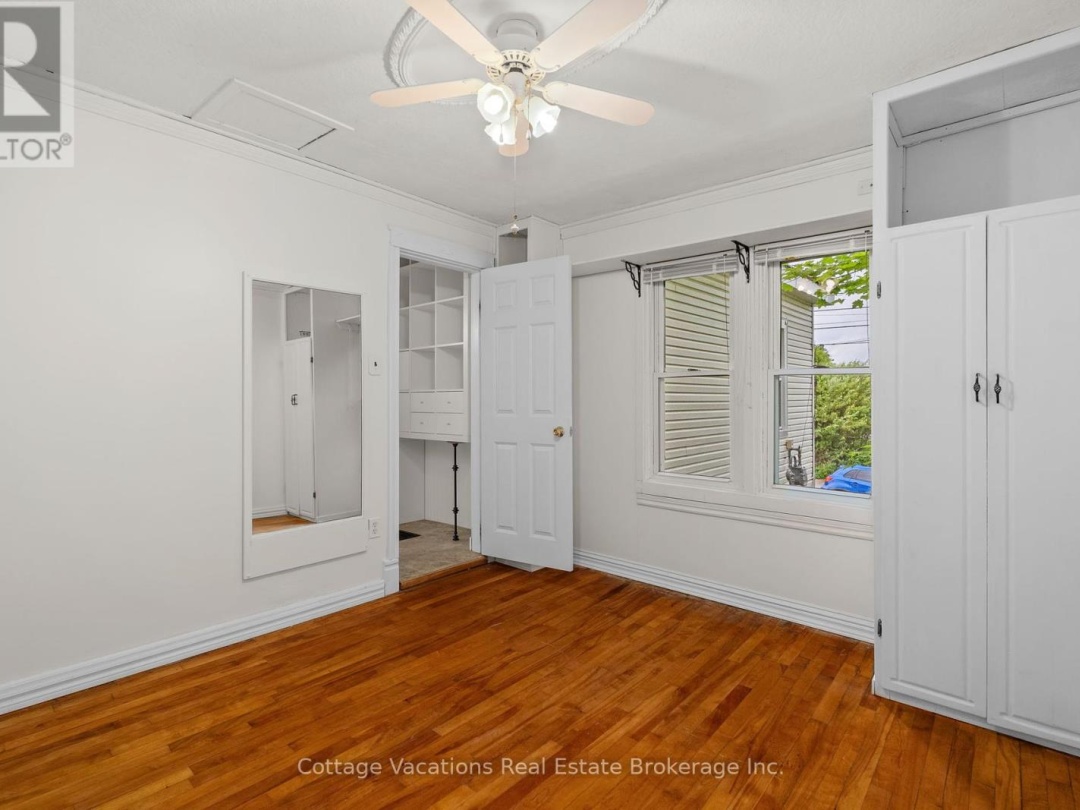 1 DUNCAN STREET E, 