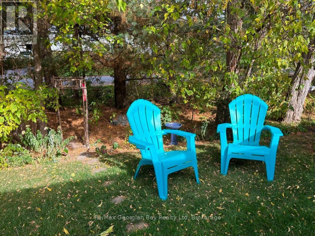 10 MAPLE COURT, 