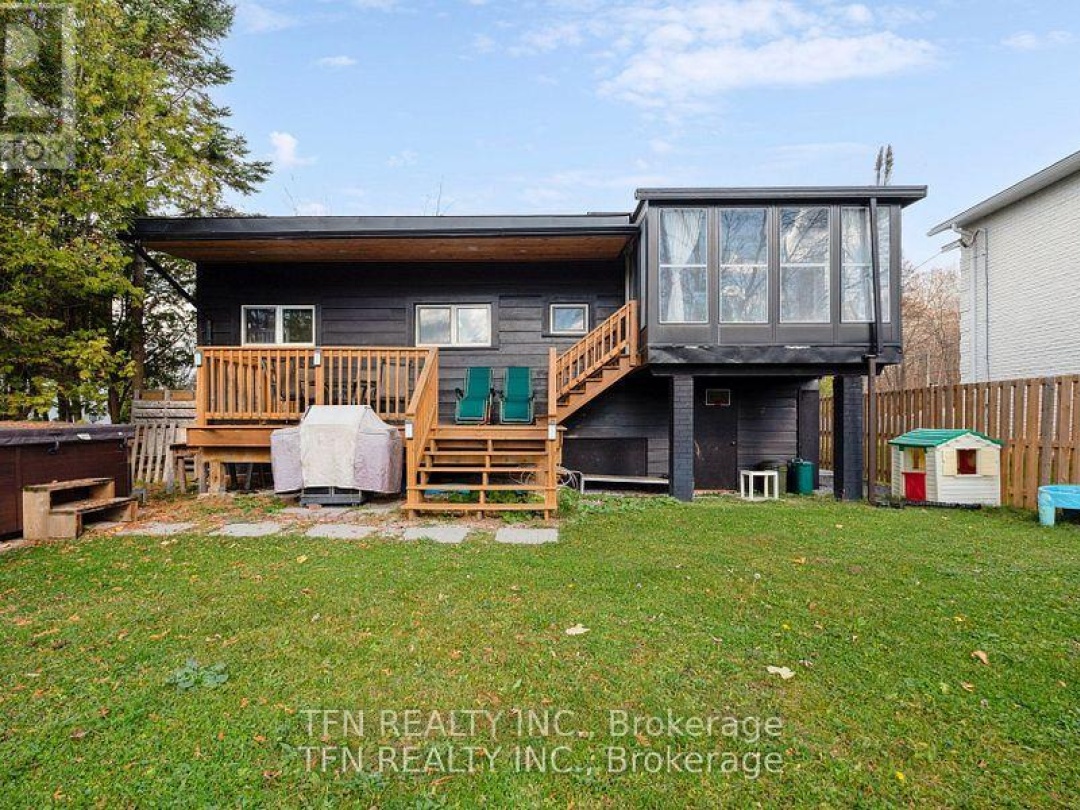 12 SCHOONER LANE, Tay