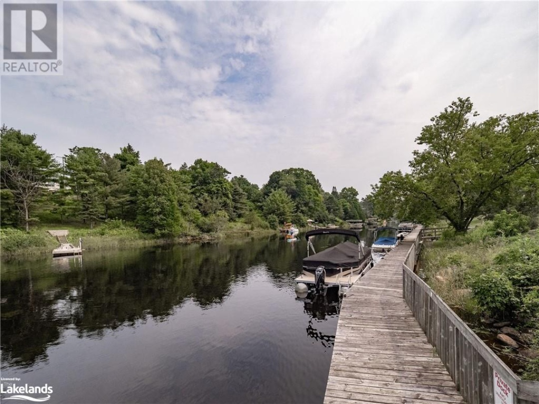 43 Shoreline Drive, Muskoka River