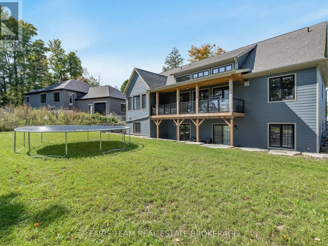 32 LEISURE COURT, 